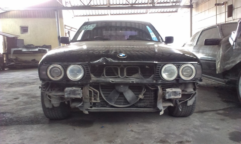 Retrofit F30 Diagonal bars behind grill (someone did it)
