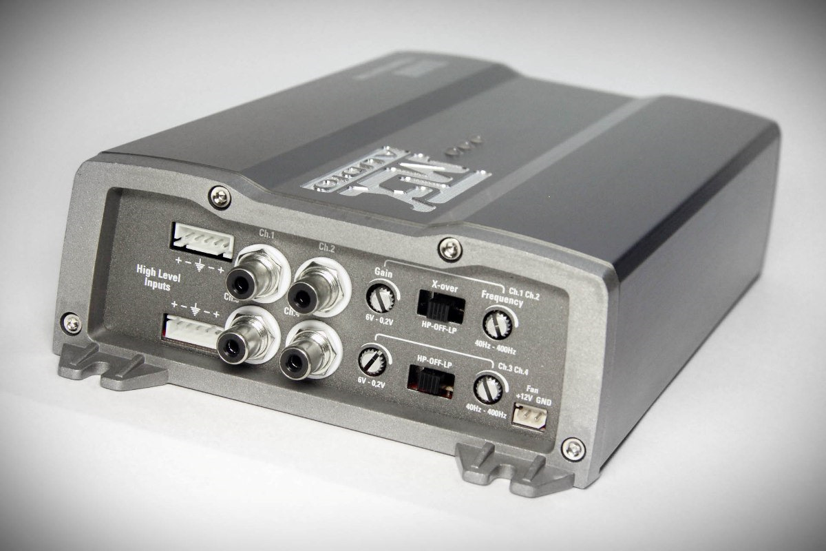 Усилитель магнум 4 канальный. 4 усилитель. Автомобильный усилитель clarion xr2420. Компактный 4 канальный усилитель. 100 mini.