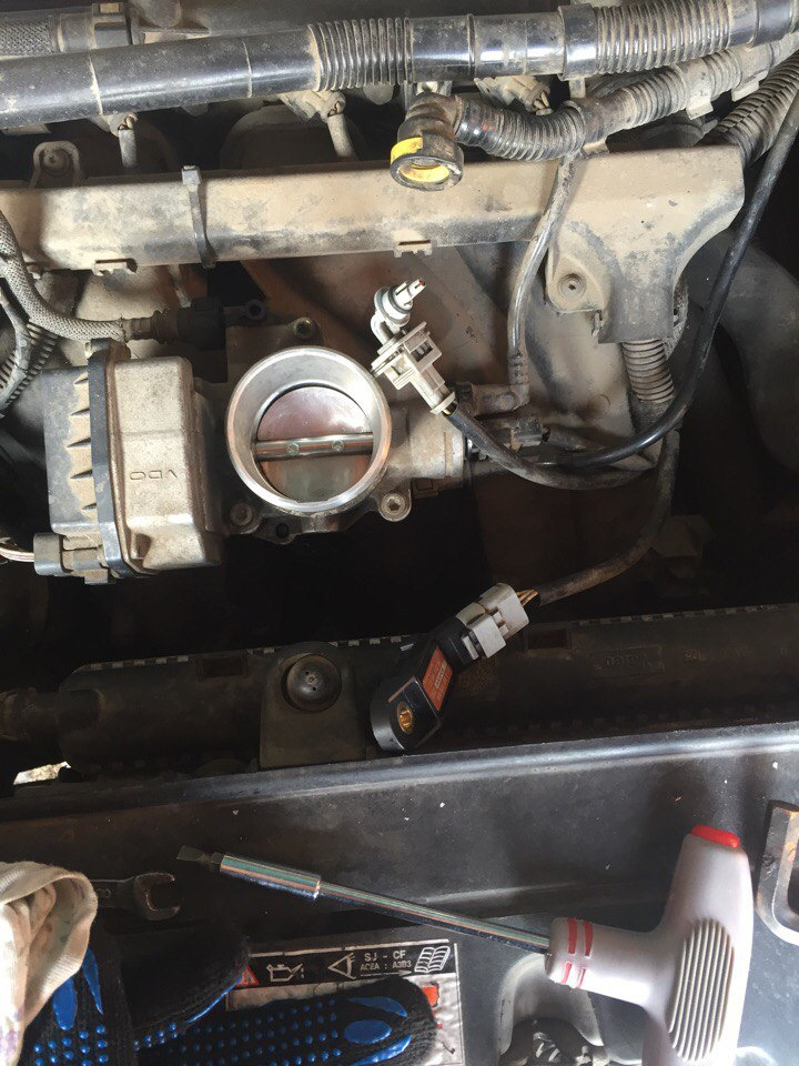 Чистка дроссельной заслонки — Peugeot 307 SW, 2 л, 2004 года | своими ...