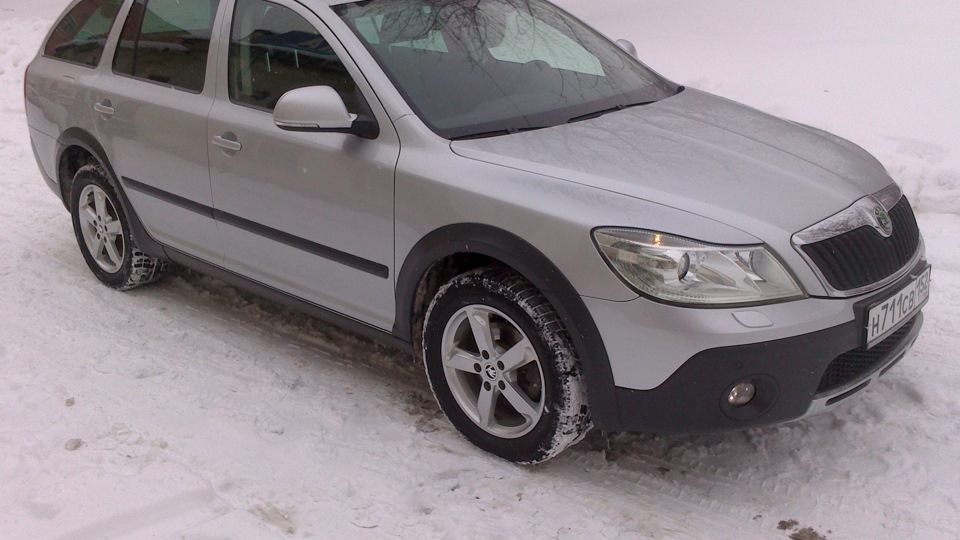 Skoda Octavia Scout Серебристый металик,2,0