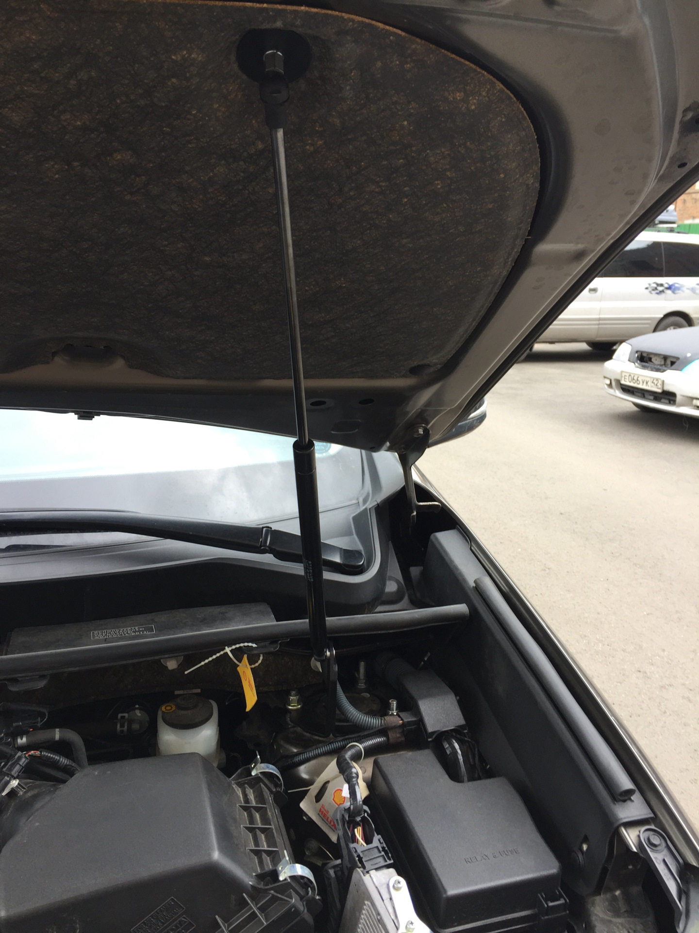 Как установить амортизаторы на капот. Упоры rival на тойота рав4 2020. Амортизатор капота калина 1. Как установить амортизаторы на капот. Амортизатор капота bmw e34.