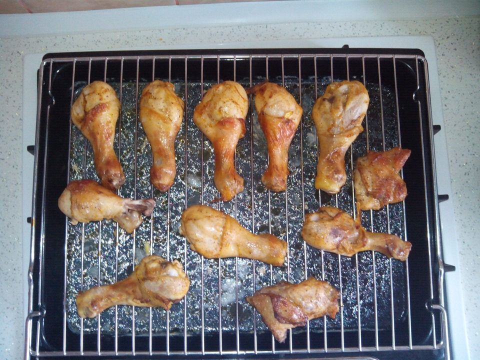Куриные ножки в духовке на решетке подвешенные с картошкой рецепт с фото
