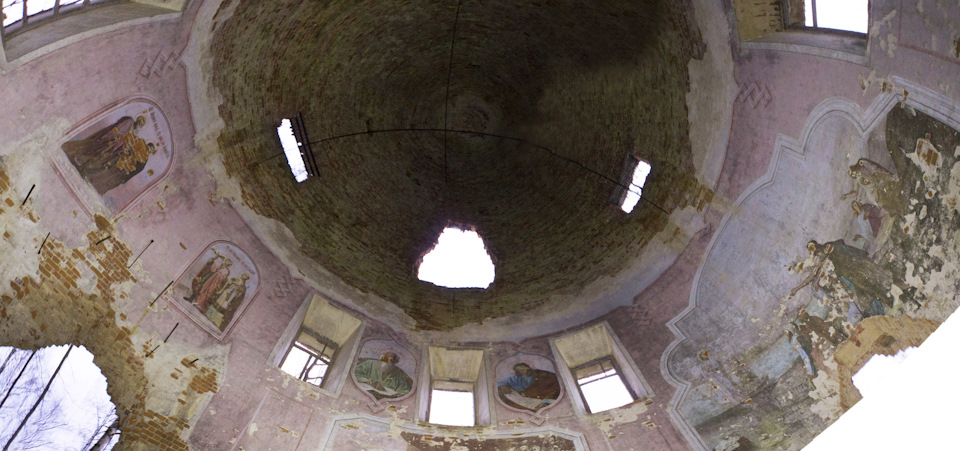 Как ни странно, внутри хорошо сохранились фрески. — УАЗ 315195 Hunter