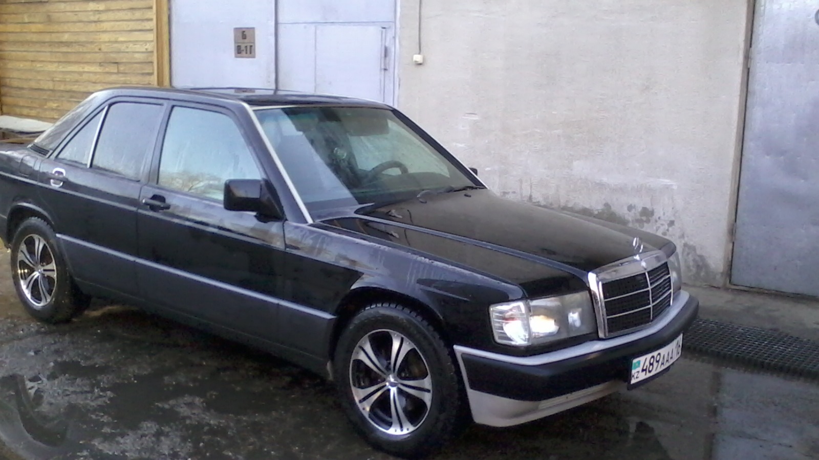 Mercedes-Benz 190 (W201) 2.6 бензиновый 1991 | 2.6 Schwarz auf Mechanik на  DRIVE2