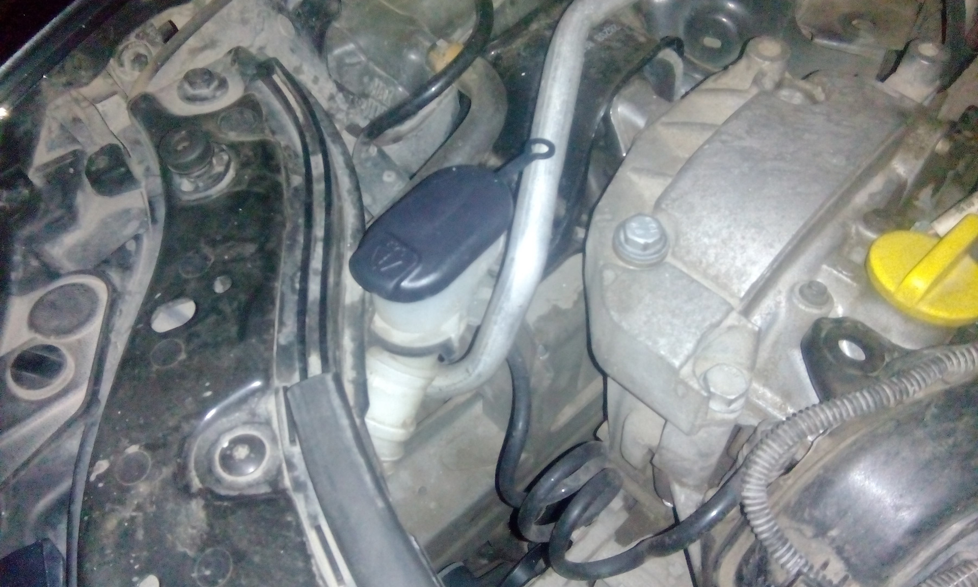 Пришли крышка бачка и клапан омывателя — Renault Megane II, 1,6 л, 2008 ...