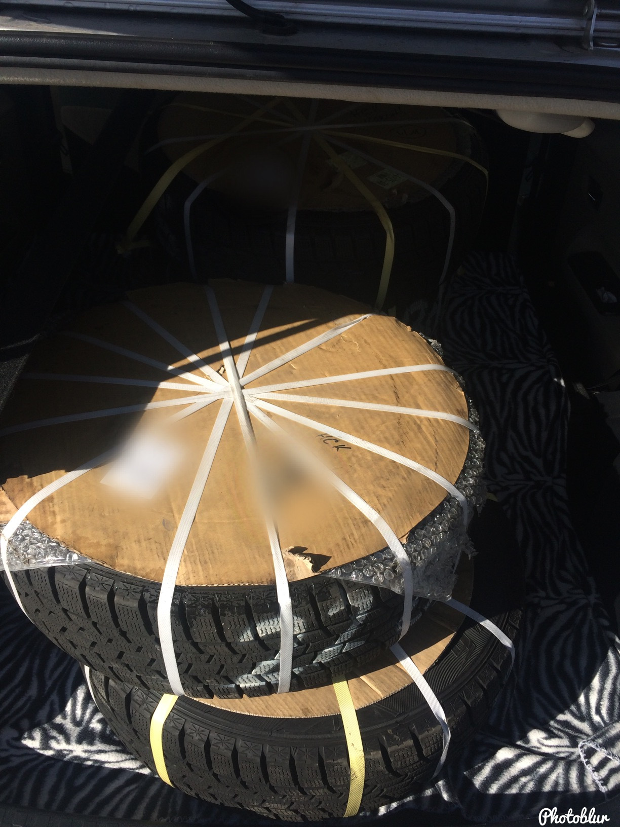 Диски в транспортной компании. Упаковка шин для транспортной компании. Упаковка колес для отправки транспортной компанией. Упаковка дисков для тк. Упаковка колес для отправки.