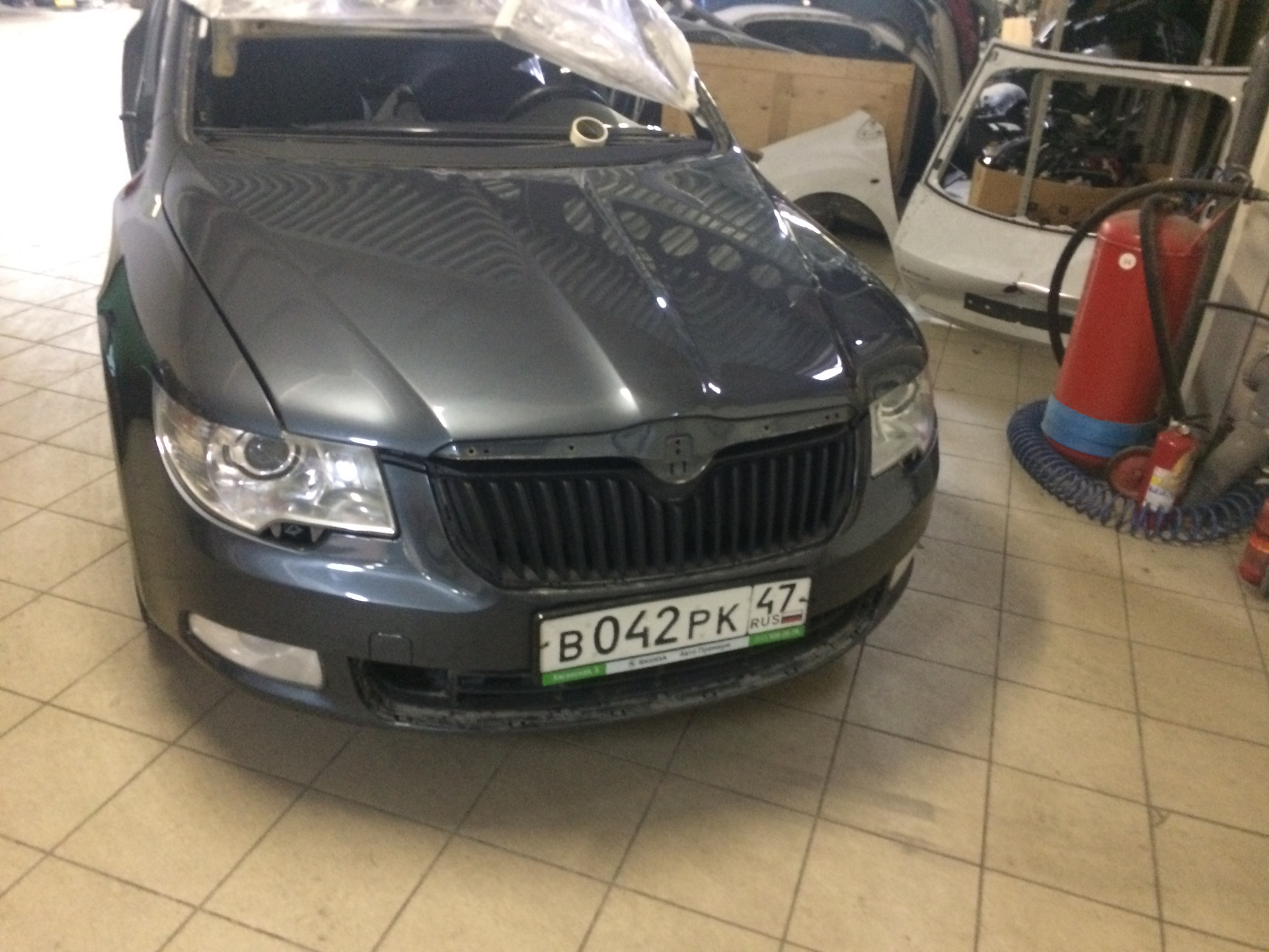 Красный хром Skoda Superb