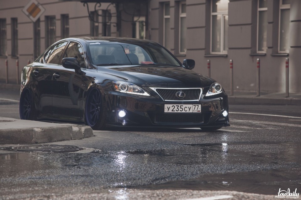 Lexus is 250 РІ С‚РµРјРЅРѕС‚Рµ