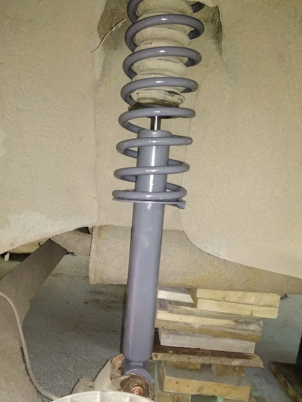 Замена вкладыша стойки ваз 2110. Гайка разборной стойки ваз 2110. Стойка амортизатора ваз 2109. Пыльники на задние стойки ваз 21099. Замена стойки 2108.