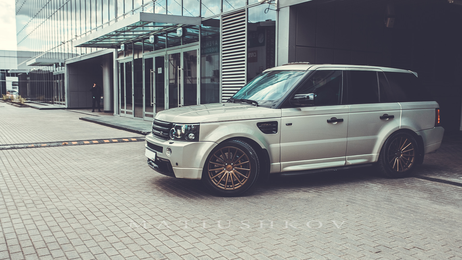 Рендж ровер 4.2. Range Rover Sport r21. Range Rover Sport drive2. Range Rover Sport r21 Wheels. Range Rover Sport 2010 r21.