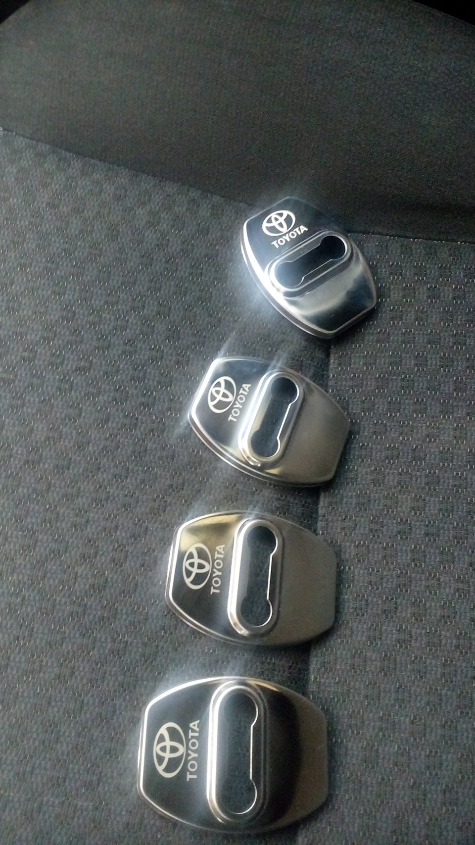 накладки хром на дверные замки с али — Toyota Avensis II, 1,8 л, 2005 ...