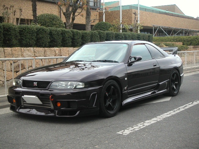 Nissan Skyline r33 черный