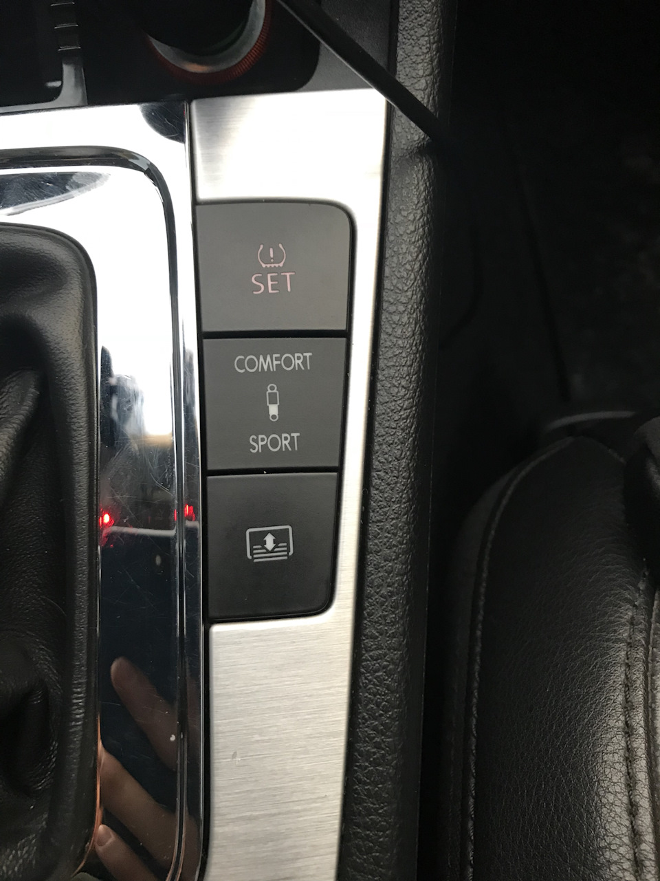 Кнопки вместо заглушек — Volkswagen Passat B6, 1,8 л, 2010 года ...