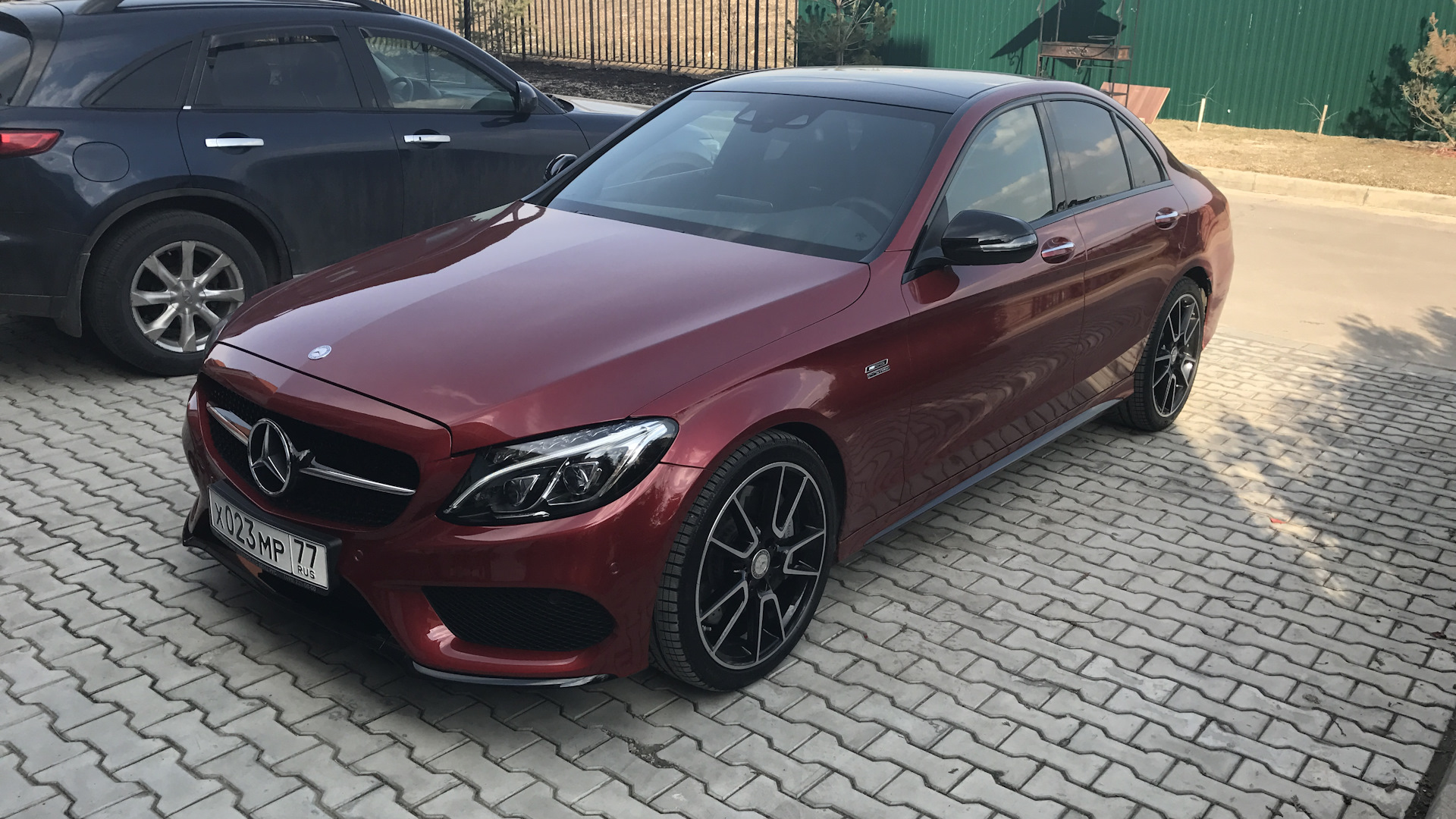 Мерседес 43 AMG красный