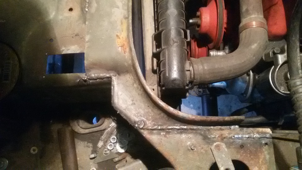Не большая переделка кузова под мерседесовский радиатор и рычаги РК ...