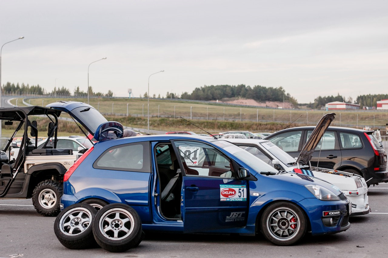 Робот ford fiesta. Ford Fiesta тайм Аттак. Форд Фиеста mk5. Ford Fiesta St mk5. Ford Fiesta MK 5 time Attack.