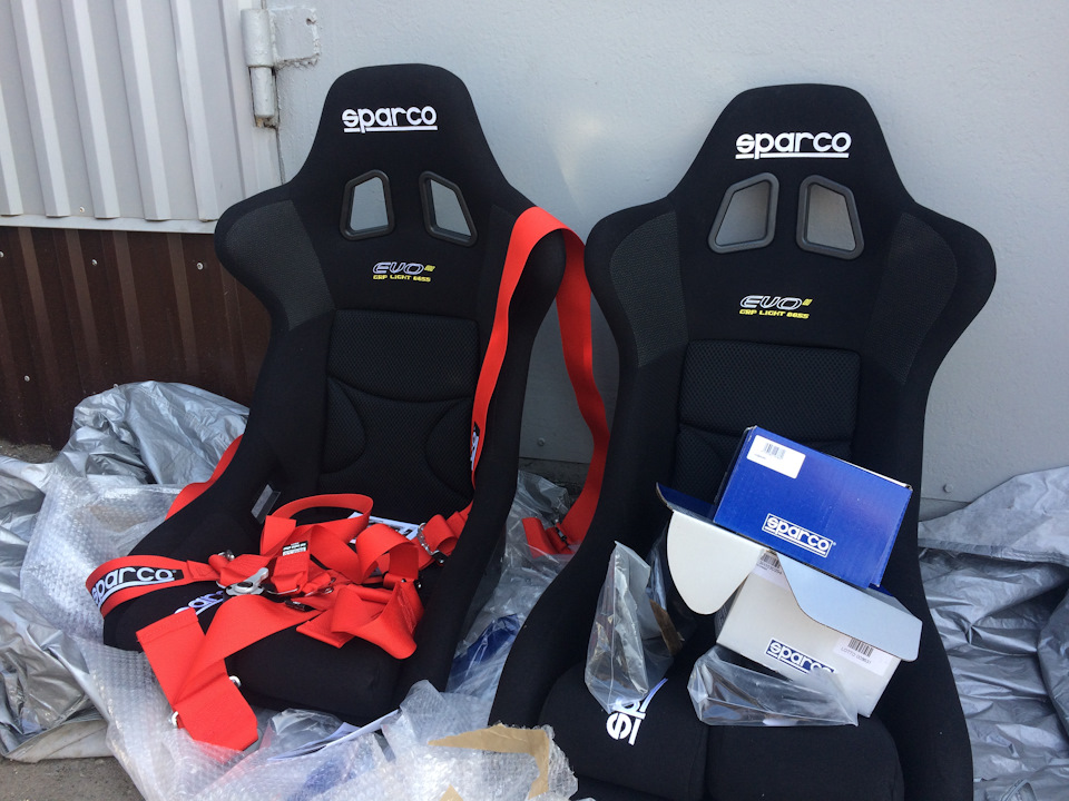 Ковши Sparco Evo 2, Evo 3 (оригинал) + ремни 3 дюйма (оригинал ...