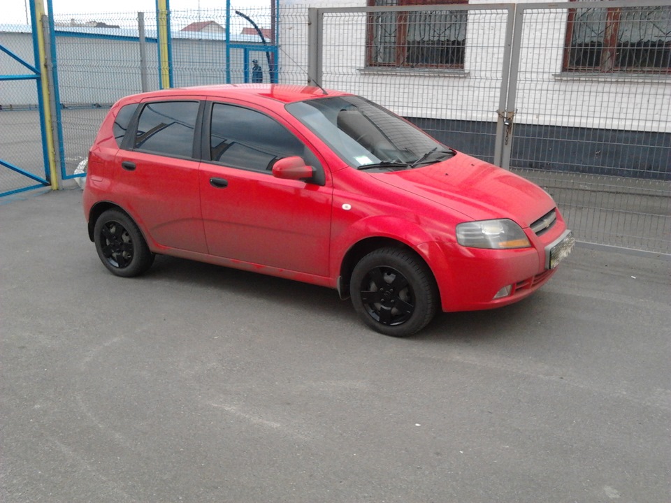 Окрашенные колпаки на машине. — Chevrolet Aveo 5-door (1G), 1,5 л, 2007 ...