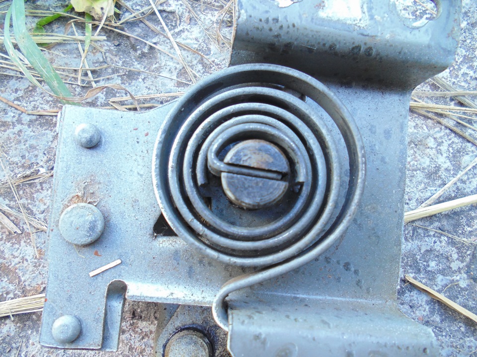 Если не держится крышка багажника в открытом положении — Москвич 2140 ...