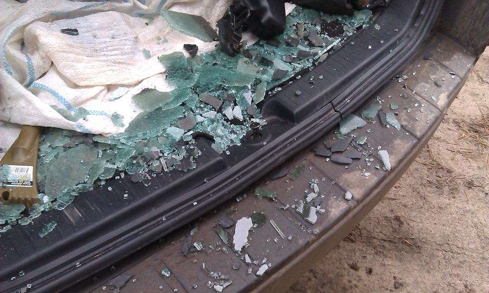 !SOS!Разбилось заднее(5) стекло — DRIVE2