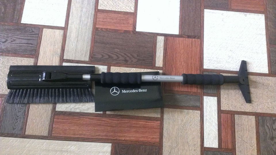 Щетка mercedes. B66956288 щетка Mercedes. Щетка для снега Mercedes b66956847. B66958368 щетка телескопическая со скребком Mercedes Telescopic Snow Broom Black. B66956288.