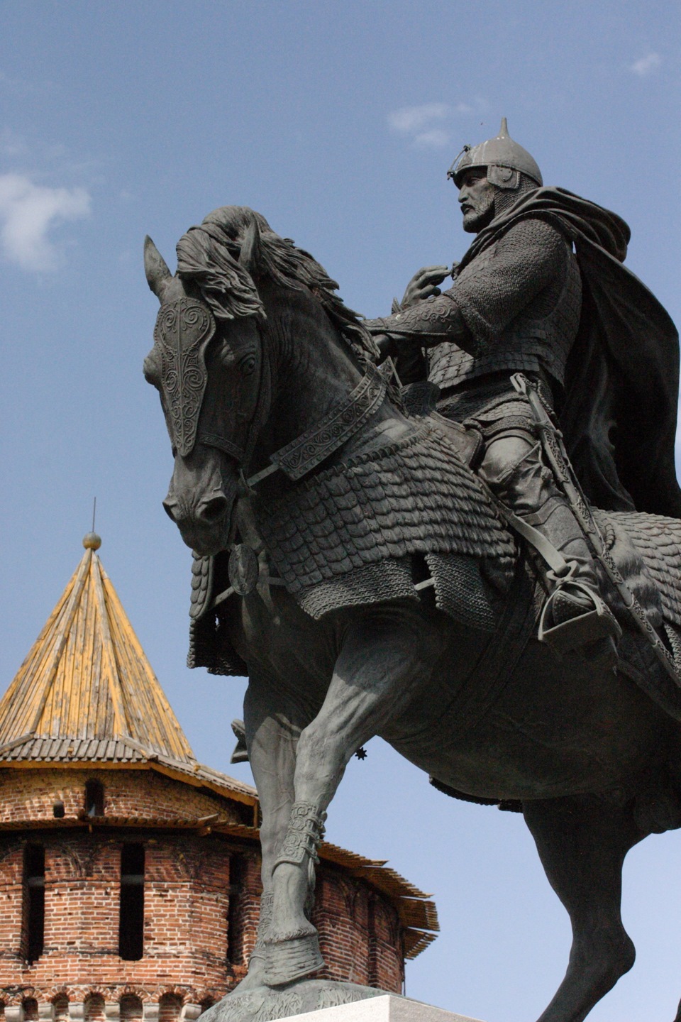 Памятник донскому. Памятник Дмитрию Донскому в Коломне. Дмитрий Донской памятник в Коломне. Город Коломна памятник Дмитрия Донского. Дмитрий Донской Коломна.