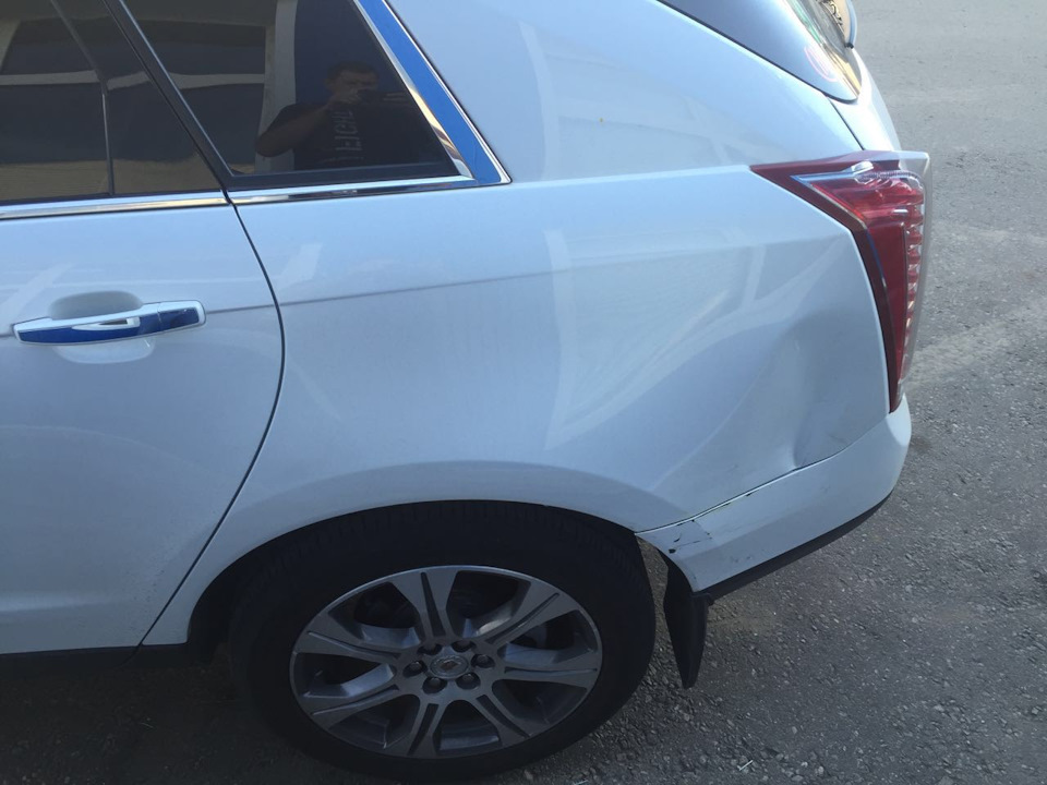 Замято крыло и поцарапан бампер SRX. — Cadillac SRX (2G), 3 л, 2012 ...