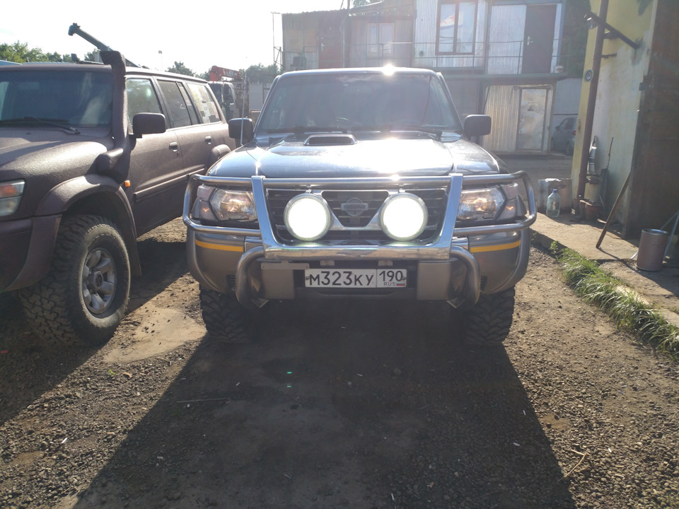 Установка ксенона в противотуманные фары, покраска фар серебрянкой ...