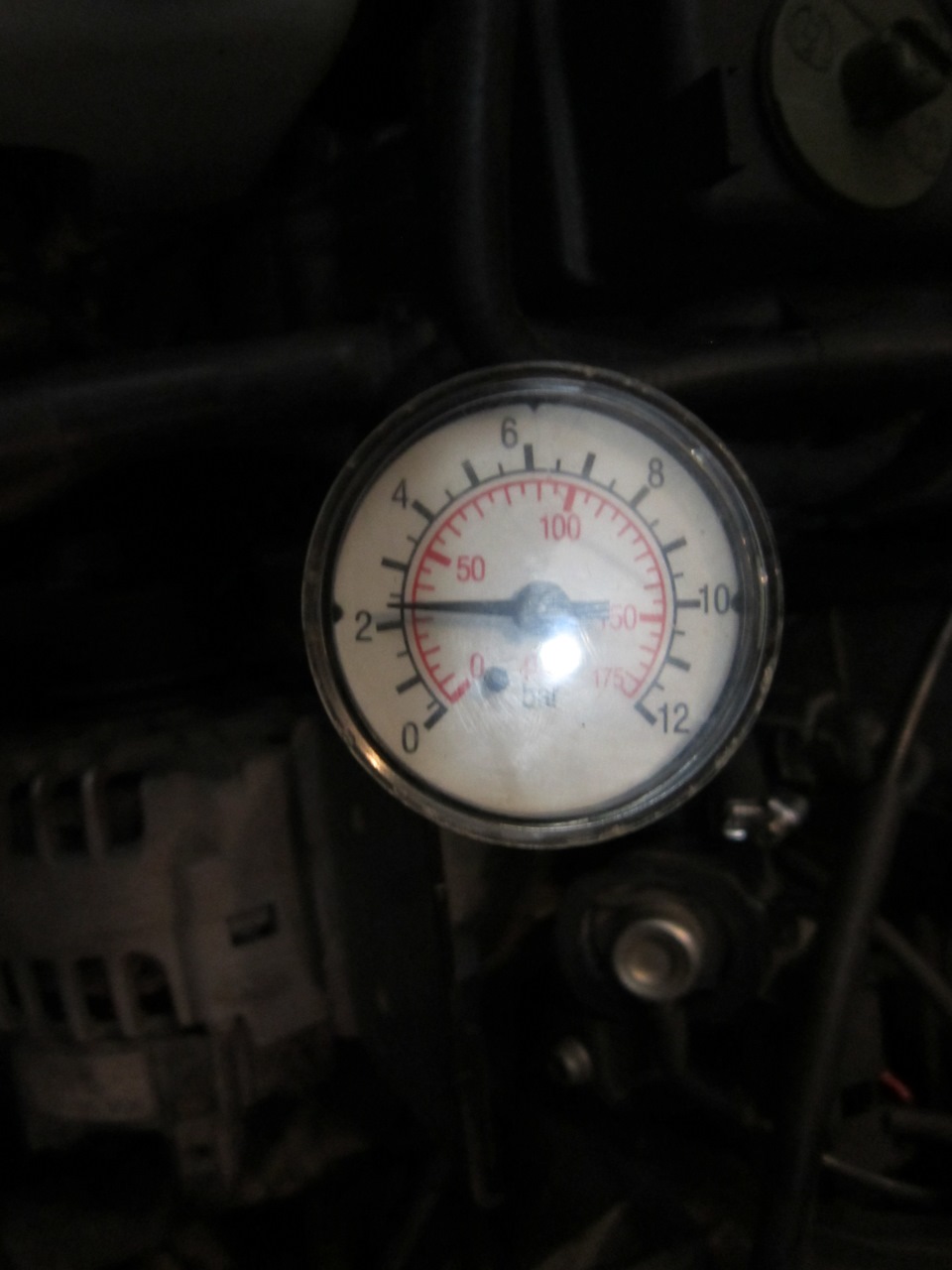 Замер давления в топливной рампе — Skoda Octavia A4 Mk1, 1,6 л, 2003 ...