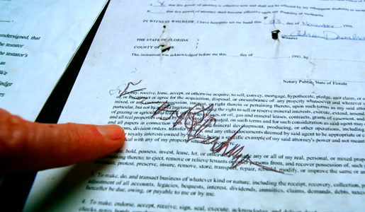 анаболики кровью и потом реальная история все фото. a1ede5es 960. анаболики кровью и потом реальная история все фото фото. анаболики кровью и потом реальная история все фото-a1ede5es 960. картинка анаболики кровью и потом реальная история все фото. картинка a1ede5es 960. Судья Алекс Феррер: «Если бы кто-то придумал такой сценарий, все бы сочли его невероятным. Это было похоже на неправдоподобный сюжет для телефильма, но это было на самом деле.»Фильм «Pain & Gain» основан на реальных событиях, которые действительно произошли в середине девяностых в Майами, штат Флорида. Однако фильм затронул лишь малую часть всей этой умопомрачительной истории, многие интересные моменты остались за кадром. И это был тот самый случай, который запал глубоко в душу всех, кто вел расследование — такую ужасающую жестокость проявили накачанные преступники.Летом 1992 года спортивный клуб Sun Gym в Майами выглядел процветающим предприятием. Согласно записям, в нем регулярно тренировались более пятисот человек, но на самом деле все было не так радужно: один за другим клиенты утекали в новый спорткомплекс Gold's Gym, недавно открытый в Майами Лейкс. Неудивительно: если в Sun Gym существовал культ грубой силы и нацеленности на результат, Gold's Gym представлял собой по большей части место для приятной тусовки, что, конечно же, больше пришлось по душе людям, не ставящим перед собою цель завоевать титул Мистер Олимпия (а таких в спортзалах 99 процентов).Спортзалом Sun Gym владел 57-летний Джон Миз, который в молодости был профессиональным культуристом, и даже занял первое место на чемпионате Великобритании в 1962 году. С тех пор утекло немало воды, и Миз, получивший статус бухгалтера и нотариуса, уже не был похож на гору мускулов. Но страсть к бодибилдингу не покидала его, и в январе 1987-го на прибыль от своей бухгалтерской фирмы Джон открыл «спортзал мечты», надеясь, что он станет со временем настоящей Меккой для всех бодибилдеров Флориды. С тех пор Миз регулярно организовывал местные соревнования культуристов, и все спортсмены, приезжавшие на конкурсы в Майами, тренировались в Sun Gym. анаболики кровью и потом реальная история все фото. a1ede5es 960. анаболики кровью и потом реальная история все фото фото. анаболики кровью и потом реальная история все фото-a1ede5es 960. картинка анаболики кровью и потом реальная история все фото. картинка a1ede5es 960. Судья Алекс Феррер: «Если бы кто-то придумал такой сценарий, все бы сочли его невероятным. Это было похоже на неправдоподобный сюжет для телефильма, но это было на самом деле.»Фильм «Pain & Gain» основан на реальных событиях, которые действительно произошли в середине девяностых в Майами, штат Флорида. Однако фильм затронул лишь малую часть всей этой умопомрачительной истории, многие интересные моменты остались за кадром. И это был тот самый случай, который запал глубоко в душу всех, кто вел расследование — такую ужасающую жестокость проявили накачанные преступники.Летом 1992 года спортивный клуб Sun Gym в Майами выглядел процветающим предприятием. Согласно записям, в нем регулярно тренировались более пятисот человек, но на самом деле все было не так радужно: один за другим клиенты утекали в новый спорткомплекс Gold's Gym, недавно открытый в Майами Лейкс. Неудивительно: если в Sun Gym существовал культ грубой силы и нацеленности на результат, Gold's Gym представлял собой по большей части место для приятной тусовки, что, конечно же, больше пришлось по душе людям, не ставящим перед собою цель завоевать титул Мистер Олимпия (а таких в спортзалах 99 процентов).Спортзалом Sun Gym владел 57-летний Джон Миз, который в молодости был профессиональным культуристом, и даже занял первое место на чемпионате Великобритании в 1962 году. С тех пор утекло немало воды, и Миз, получивший статус бухгалтера и нотариуса, уже не был похож на гору мускулов. Но страсть к бодибилдингу не покидала его, и в январе 1987-го на прибыль от своей бухгалтерской фирмы Джон открыл «спортзал мечты», надеясь, что он станет со временем настоящей Меккой для всех бодибилдеров Флориды. С тех пор Миз регулярно организовывал местные соревнования культуристов, и все спортсмены, приезжавшие на конкурсы в Майами, тренировались в Sun Gym.