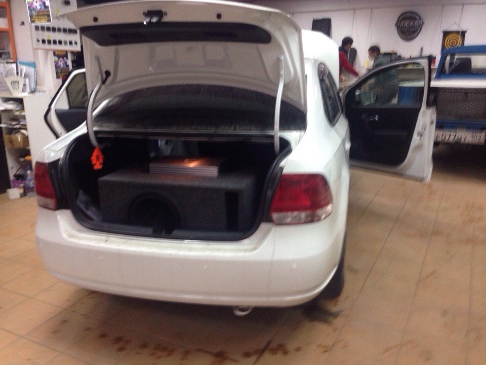 поставил сабвуфер — Volkswagen Polo Sedan, 1,6 л, 2014 года | автозвук ...