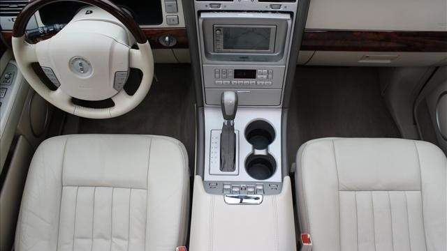 2005 lincoln navigator interior