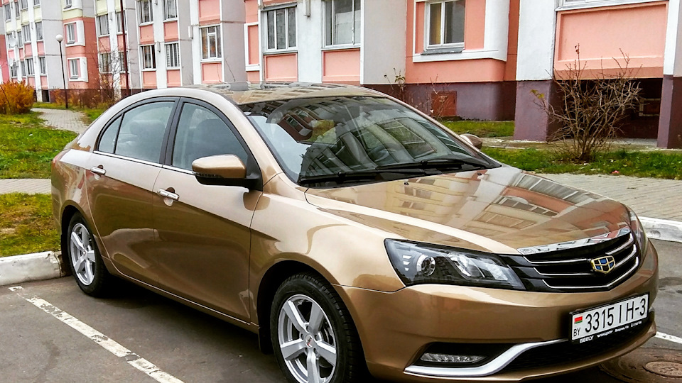 Джили отзывы. Geely Emgrand ec7 золотистый. Geely Emgrand ec7 Золотая. Джили Эмгранд ес7 коричневая. Джили Эмгранд ес7 цвета.