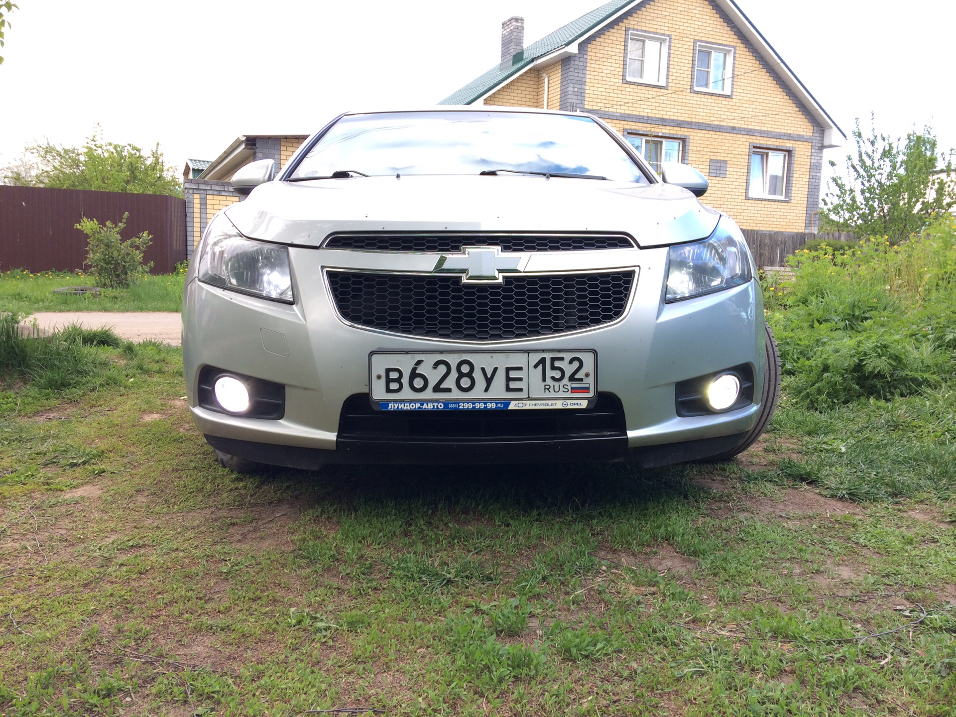 Птф chevrolet cruze. Chevrolet Cruze 2010 туманки. ПТФ Шевроле Круз драйв 2. Противотуманки Шевроле Круз 2010. Диоды в противотуманки в Шевроле Круз 2010.