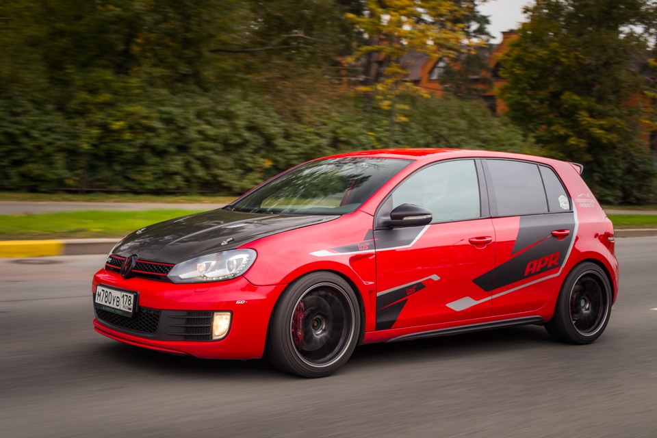 Volkswagen Golf 6 GTI красный