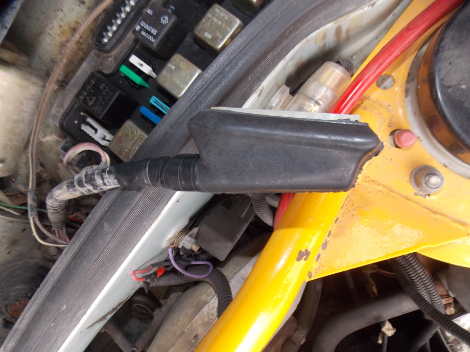 Замена кожуха разъема подкапотной проводки. — Lada 21093i, 1,5 л., 2002 ...