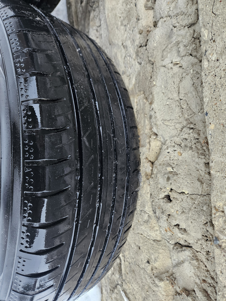 Шины летние Yokohama 205/50 R17, литые диски MOMO 7Jx17 ET42 5x114,3 на ...