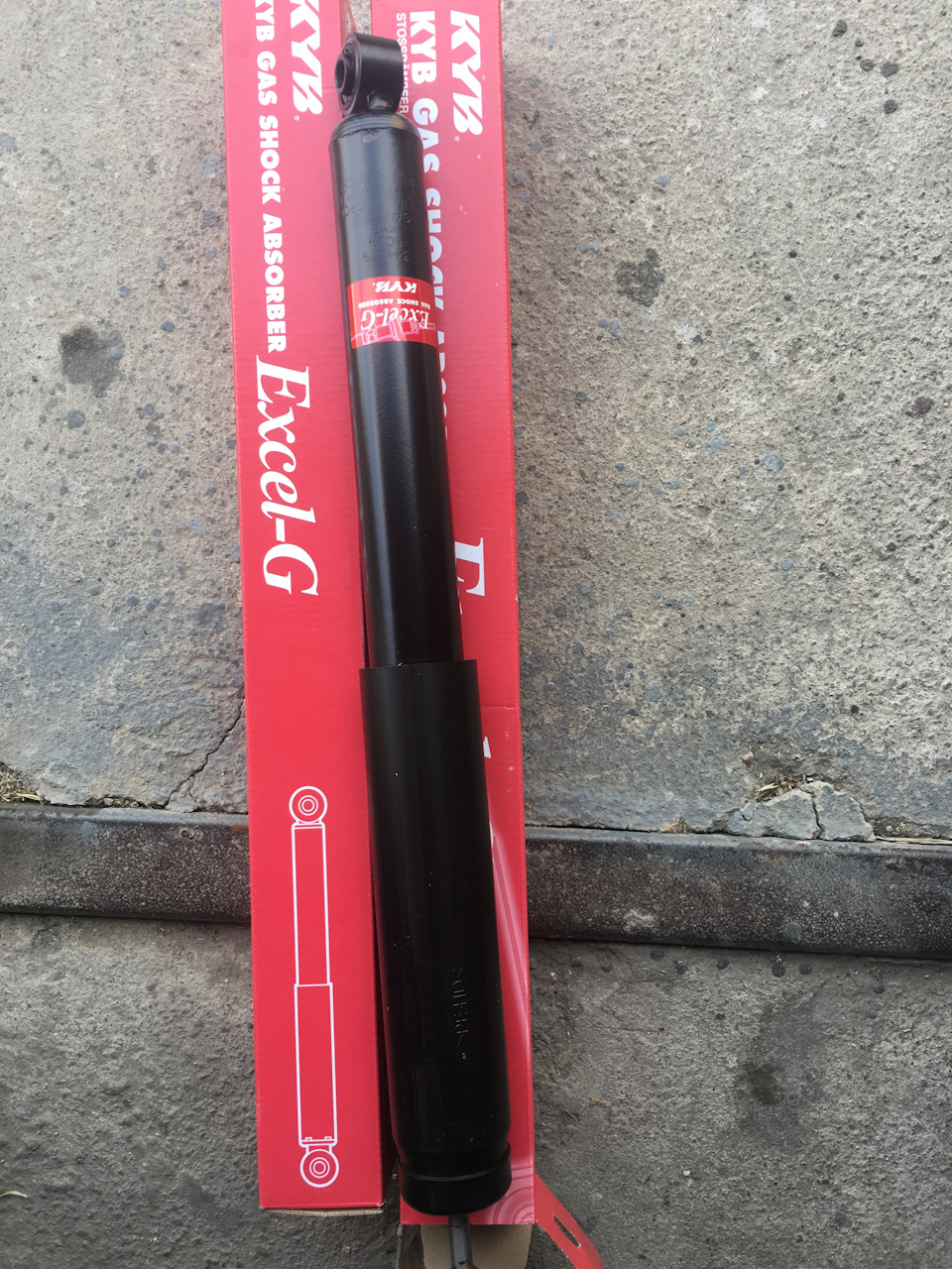 Замена задних амортизаторов KYB Excel-G — KIA Sportage (1G), 2 л, 1998 ...