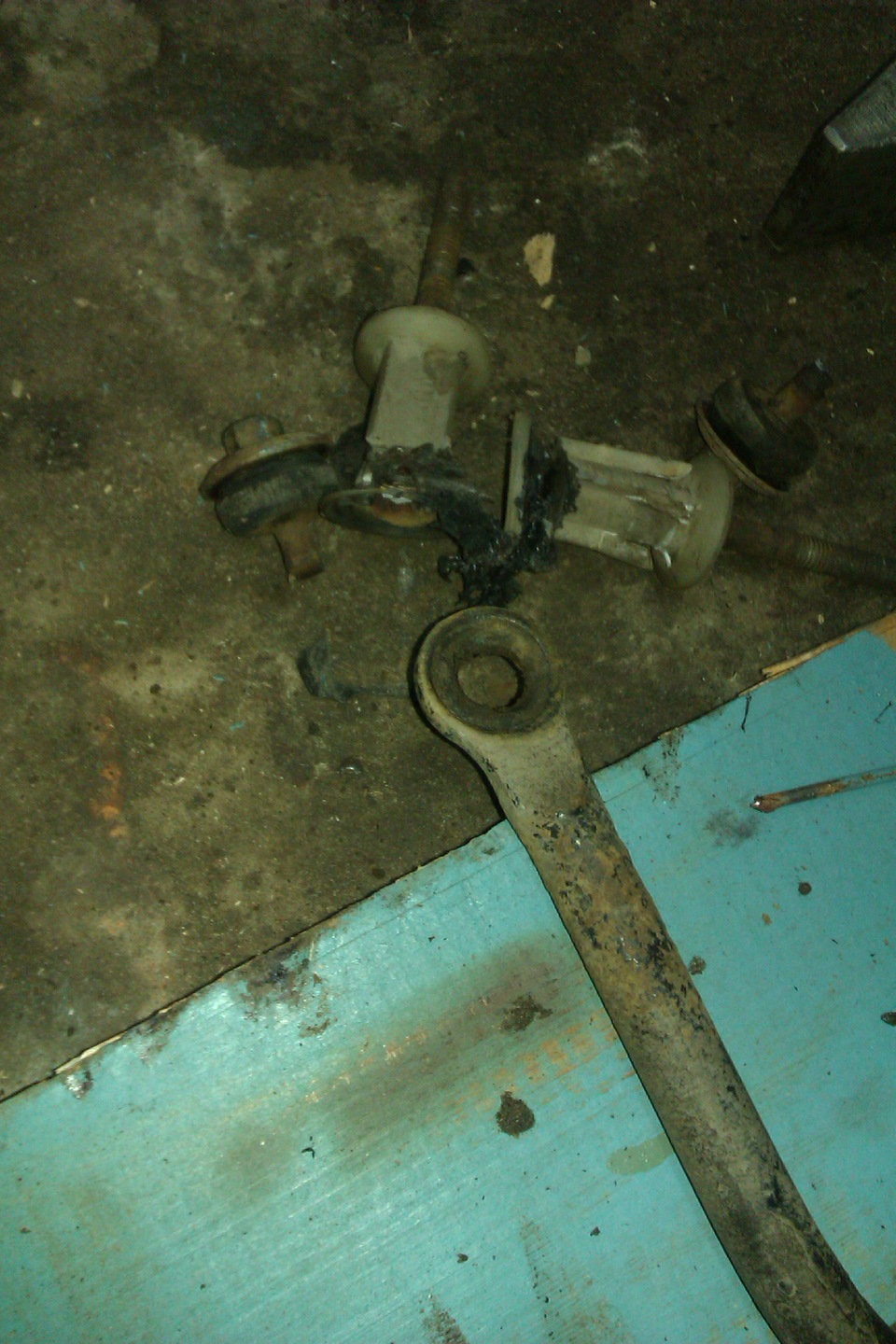 Замена задних втулок и стоек стабилизатора. — Hyundai Accent (1G), 1,5 ...