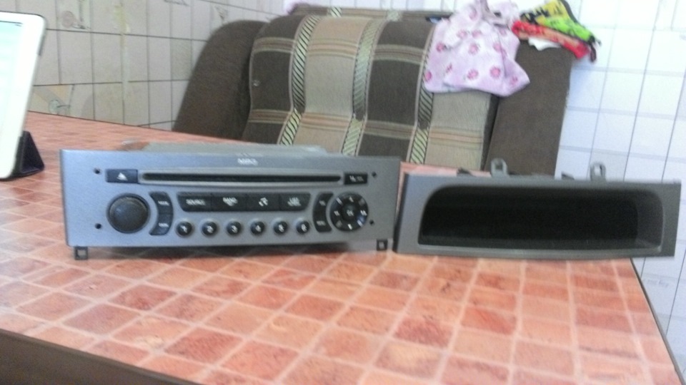 продам штатную магнитолу RD4 пежо 308 — Peugeot 308 (1G), 1,6 л, 2008 ...