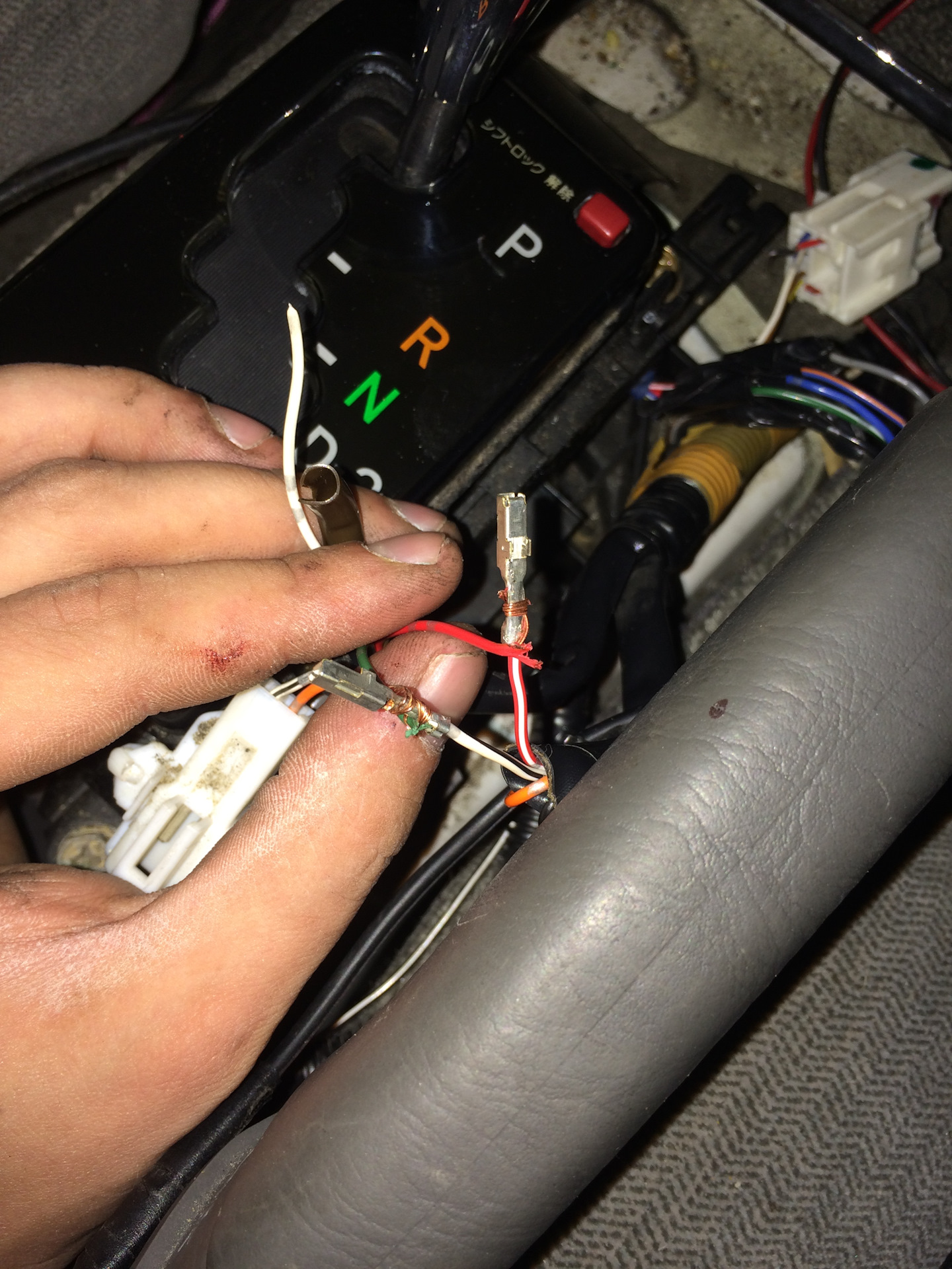 Селектор акпп toyota celsior. Подключение селектора акпп. Как подключить селектор. Схема подключения селектора акпп тойота 2jz. Бмв 10 селектор как подключить провода.