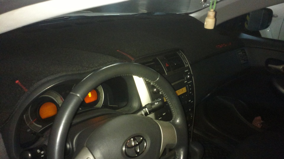 Коврик на панель. — Toyota Corolla (140/150), 1,6 л, 2009 года ...