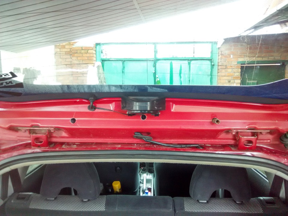 a232c26s 960 Как крепится спойлер на багажник