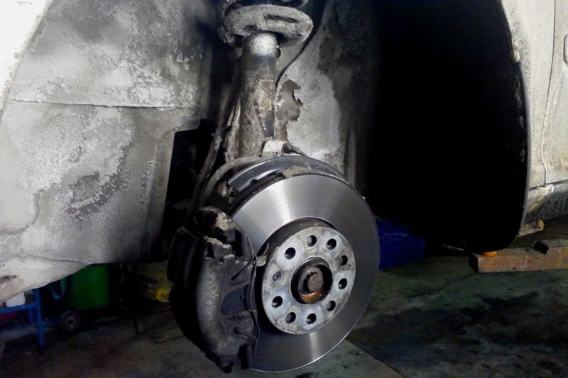 Перед левый до снятия стойки — Skoda Octavia A5 Mk2