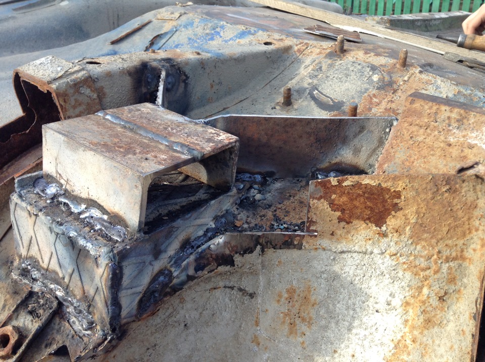 Сварка пола ваз 2110 днище. Сто прокудка переварка днище. Под варить. Под варить. Под варить.