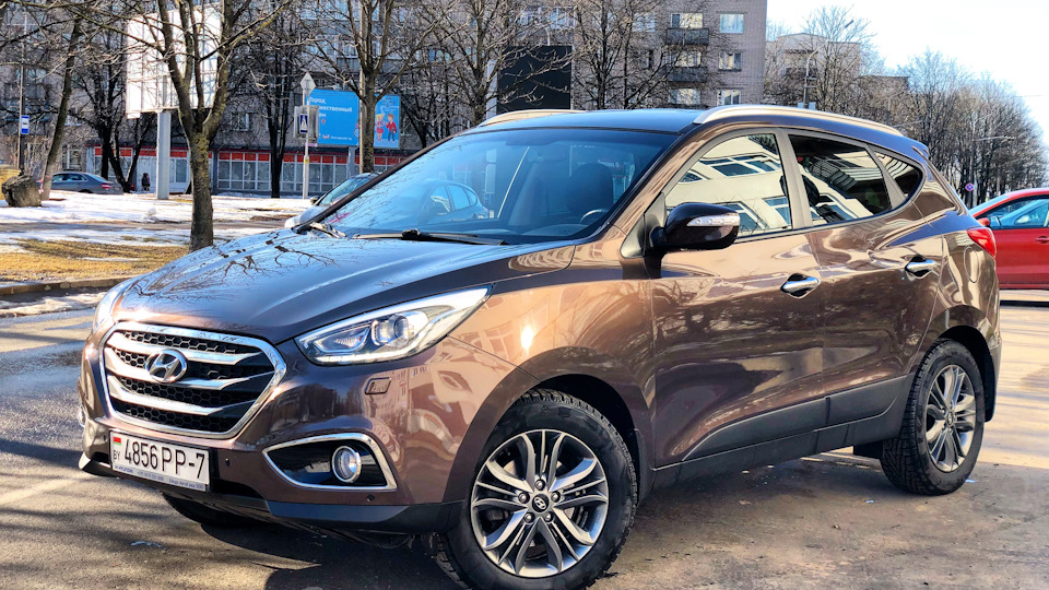 Кондиционер хендай икс 35. Hyundai ix35 2.0 at. Hyundai ix35 2.0 GLS at. Литые диски для Хендай ix35. Хундай их 35 и Тигуан.