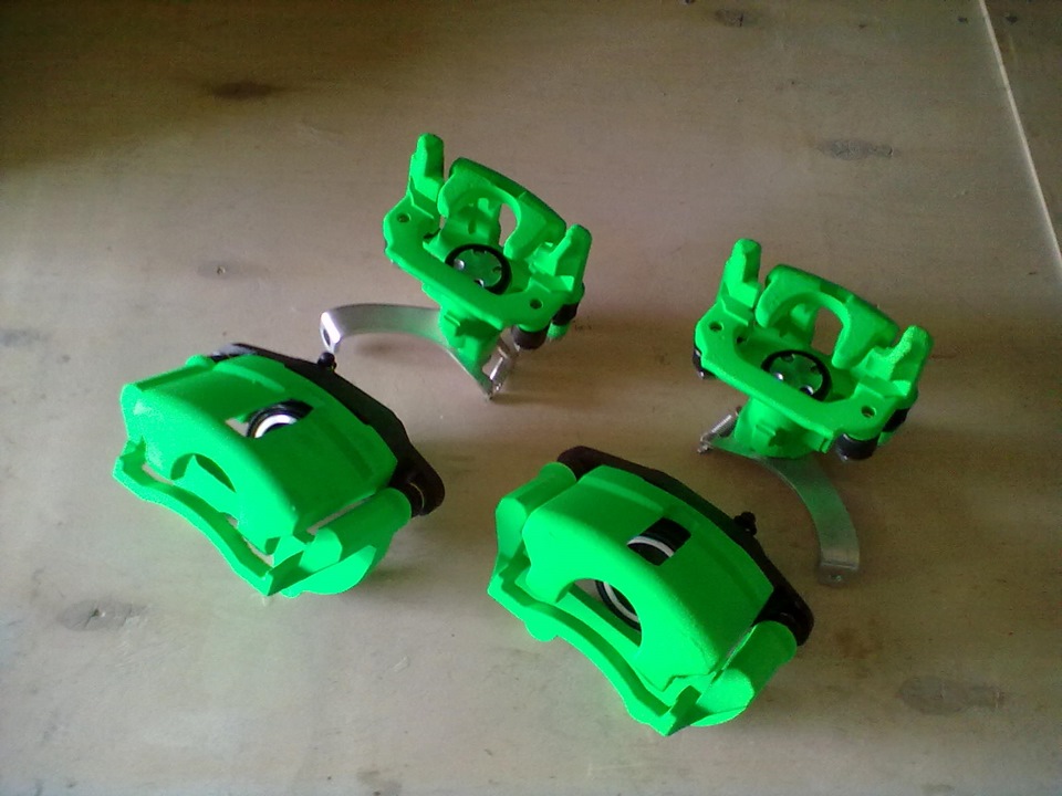 Покраска суппортов люминесцентной краской (салатик) — Lada Приора седан ...