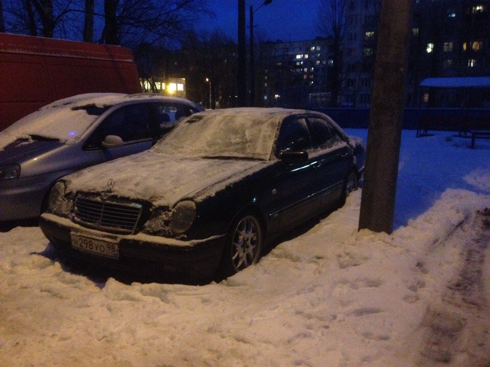 Машины со снегом Мерседес e200