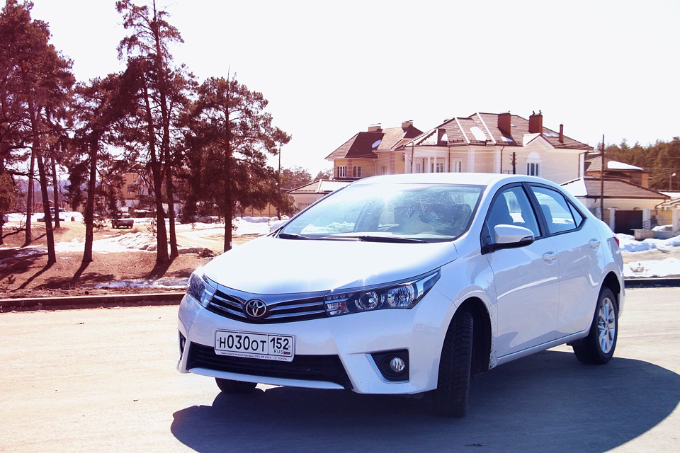 Toyota corolla белая. Тойота Королла белый перламутр. Тойота Королла 2016 белый перламутр. Тойота Королла белая. Тойота Королла 2022 белый перламутр.