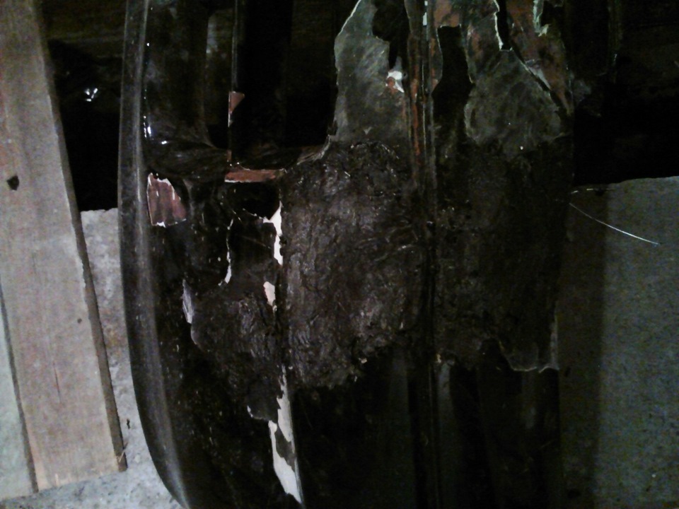 День второй. Залили смолои заднии бампер, начали паять передний ...